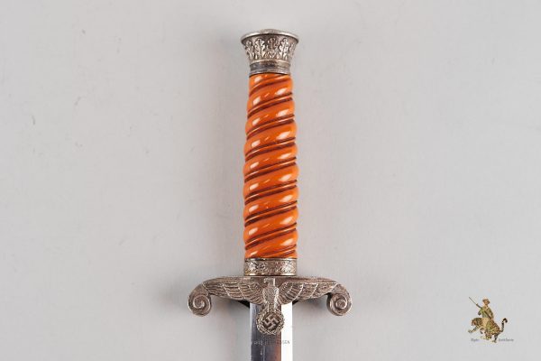 Heer Dagger with Distributor Mark
