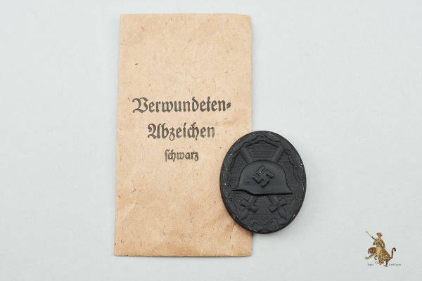 Packeted Black Wound Badge