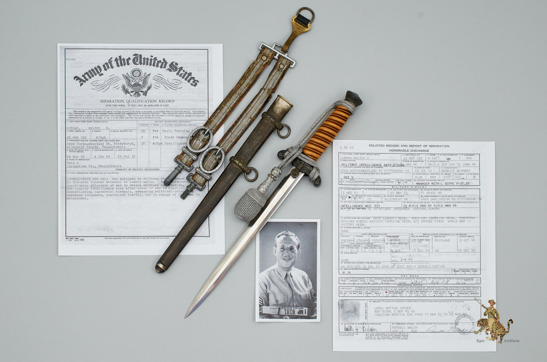 A dagger M 37 for leaders, manufacturer M 7/36, E. & F. Hörster, Solingen  Very good bright blade, the obverse with etched motto Blut und Ehre!  (Blood and Honour!), the reverse etched