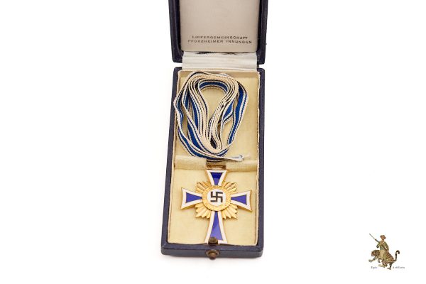 Cased Mother's Cross in Gold with Miniature - Image 3