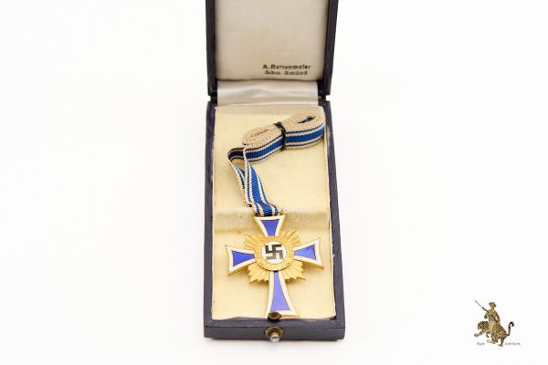 Cased Mother's Cross in Gold - Alois Rettenmaier - Image 3