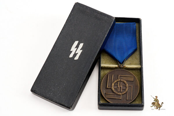 Cased 8 Year SS Medal