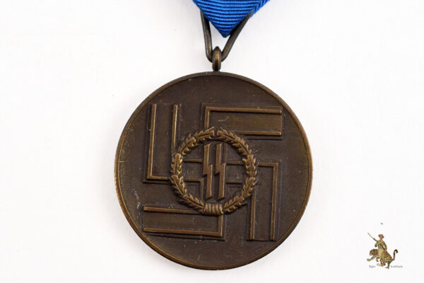 Cased 8 Year SS Medal - Image 3