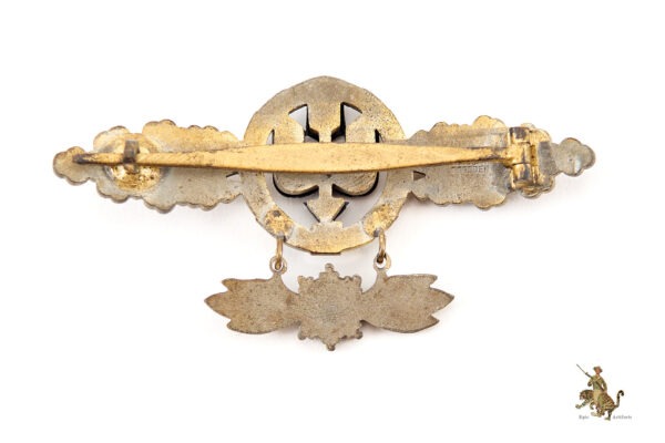 Luftwaffe Long Range Fighter Clasp in Gold with Pennant - Osang - Image 4