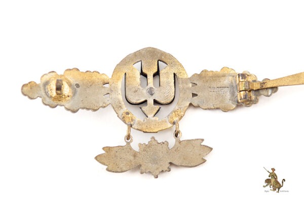 Luftwaffe Long Range Fighter Clasp in Gold with Pennant - Osang - Image 5