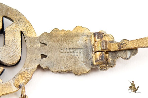 Luftwaffe Long Range Fighter Clasp in Gold with Pennant - Osang - Image 6
