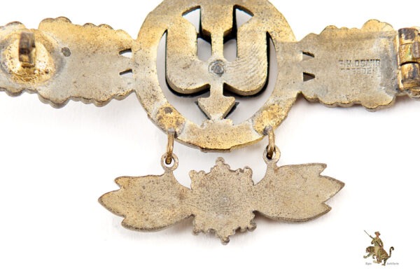 Luftwaffe Long Range Fighter Clasp in Gold with Pennant - Osang - Image 7