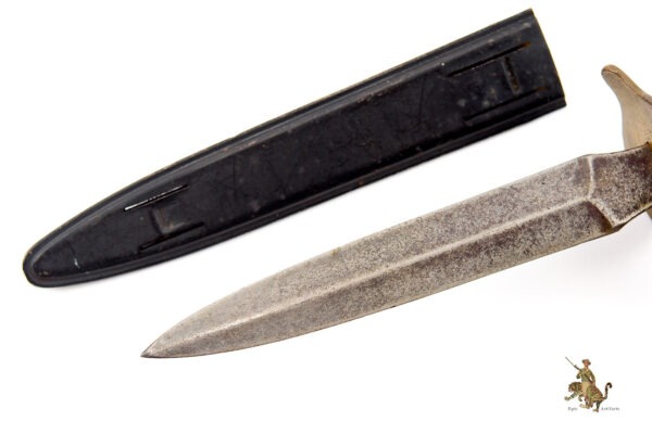 1918 L.F.&C. Trench Knife - Image 5