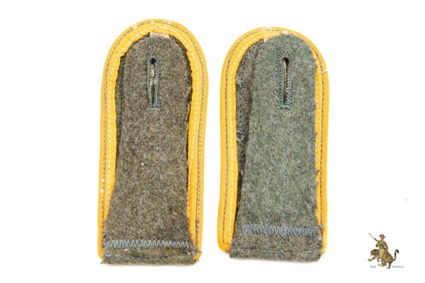 M44 Cavalry Unteroffizier Shoulder Straps - Image 4