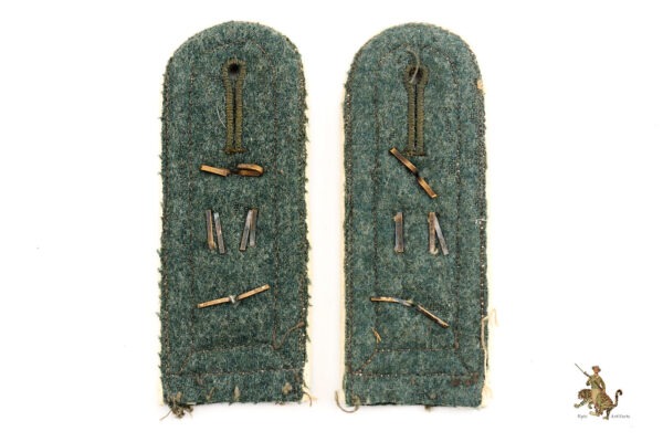 Infantry Oberfeldwebel Shoulder Straps - 32nd Regiment - Image 4
