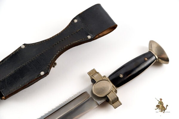 Red Cross Hewer with Frog - Image 5