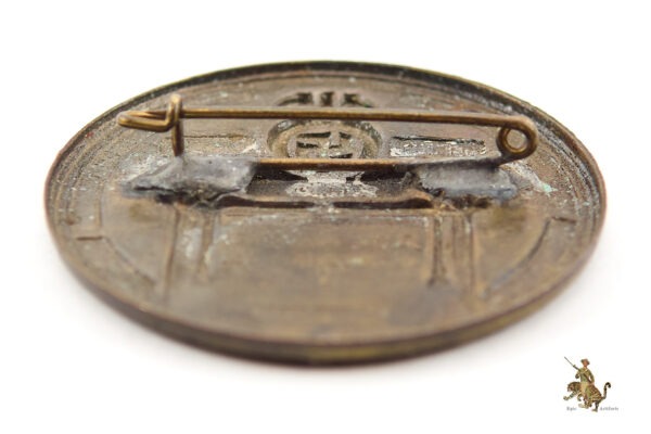 NSDAP Commemorative Party Day Badge - Image 4