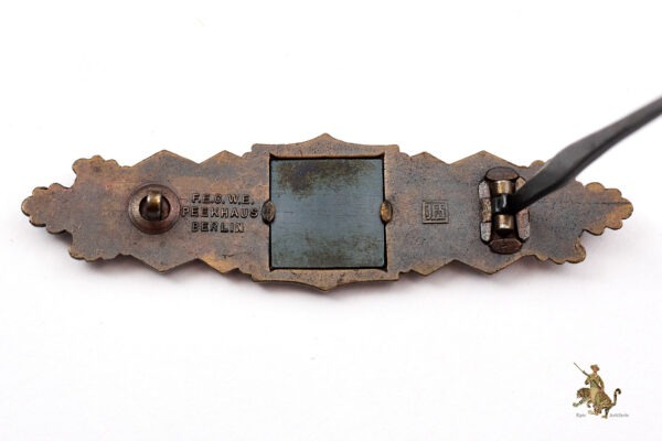 Close Combat Clasp in Bronze - JFS - Mint - Image 4