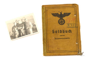 Heer Gebirgsjäger Soldbuch with SS Photo