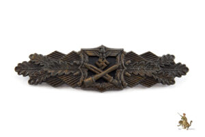 Close Combat Clasp in Bronze - JFS - Near Mint